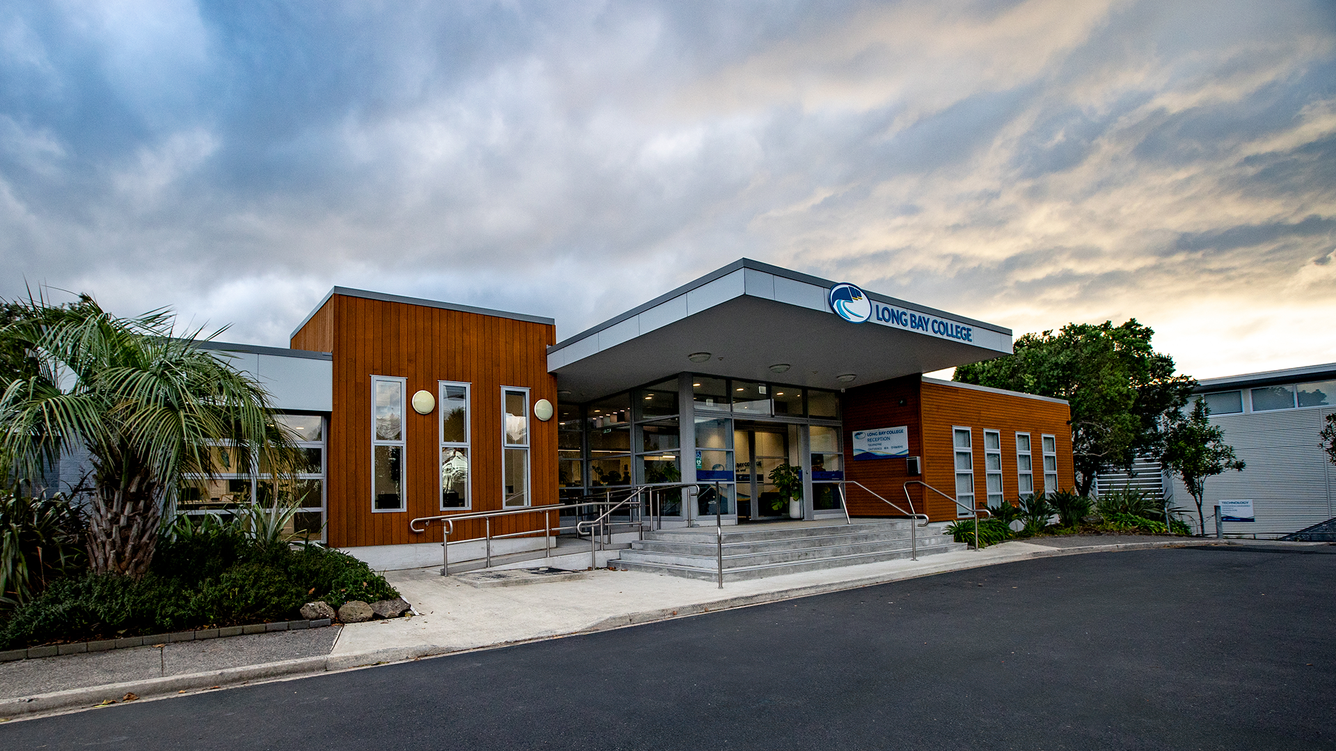 Long Bay College